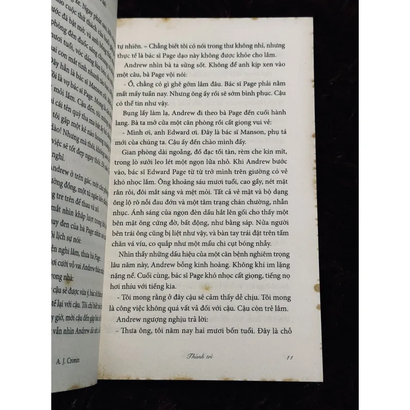 Thành trì - A.J. Corin 718364