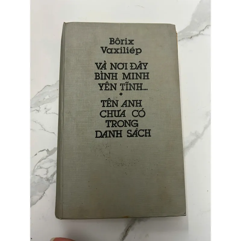 Và nơi đây bình minh yên tĩnh... / Tên anh chưa có trong danh sách 718287