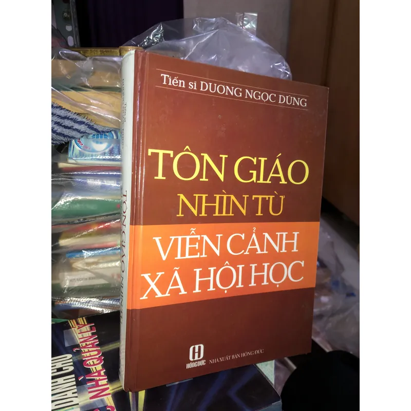 Tôn giáo nhìn từ viễn cảnh xã hội học  711528