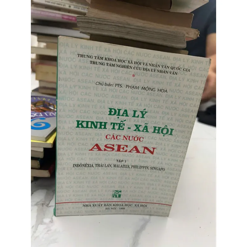 ĐỊA LÝ KINH TẾ - XÃ HỘI CÁC NƯỚC ASEAN (Tập 1) - PTS. Phạm Mộng Hòa (Chủ biên) 654065