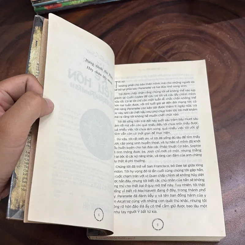 II Kẻ Chiêu Hồn, Bí Mật Của Nicholas Flamel Bất Tử - Michael Scott - 2011 998077