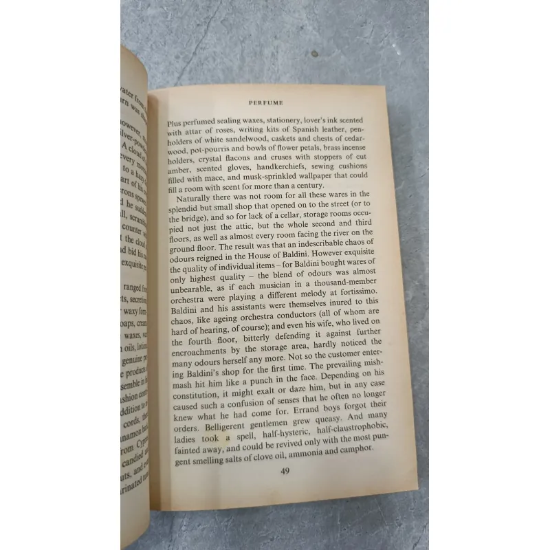 PERFUME THE STORY OF A MURDERER ( CÂU CHUYỆN VỀ MỘT KẺ SÁT NHÂN) - PATRICK SUSKIND 791872