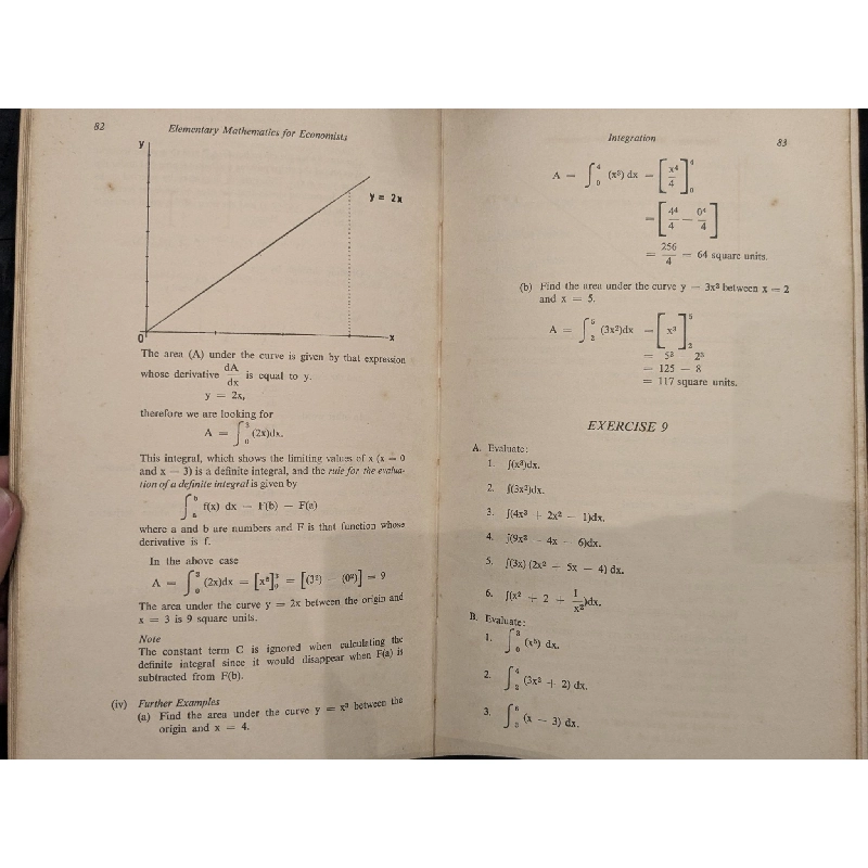 Elementary mathematics for economists - Caroline Dinwidy 720482