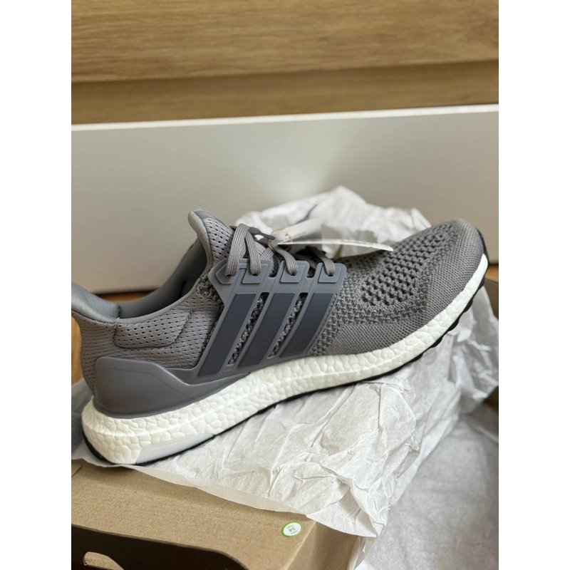 giày adidas auth mới 100%, nguyên box, túi, tem. chưa sử dụng 445926