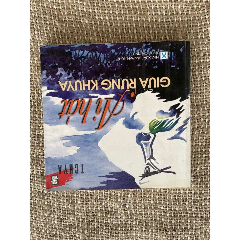Ai hát giữa rừng khuy- Việt Nam danh tác khổ vuông  1043987