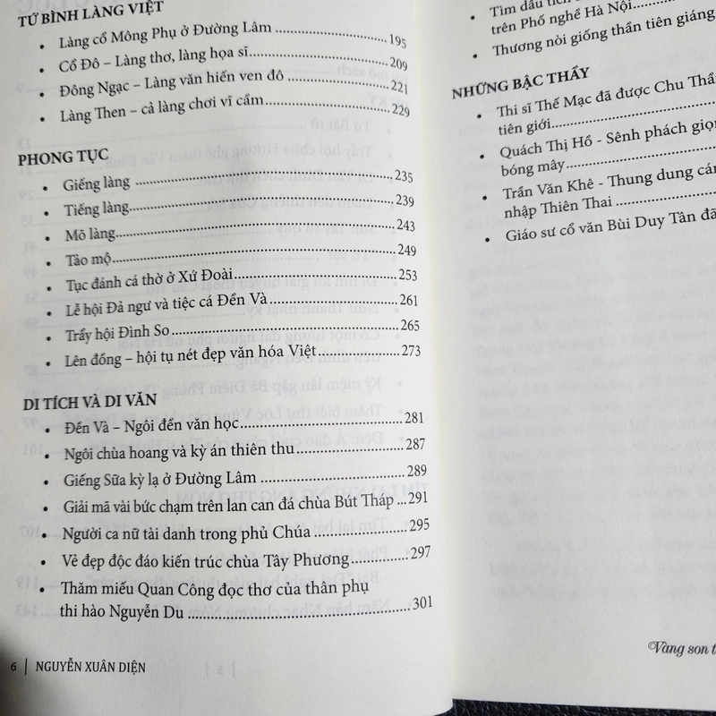 Vàng son trên giấy gấm | Chữ ký. Triện TS Nguyễn Xuân Diện 525377