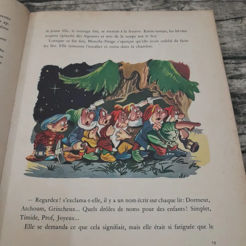 Sách truyện cổ tích màu khổ lớn tiếng Pháp- Waly Disney BLANCHE, BAMBI, CENDRILION in 1963 758693