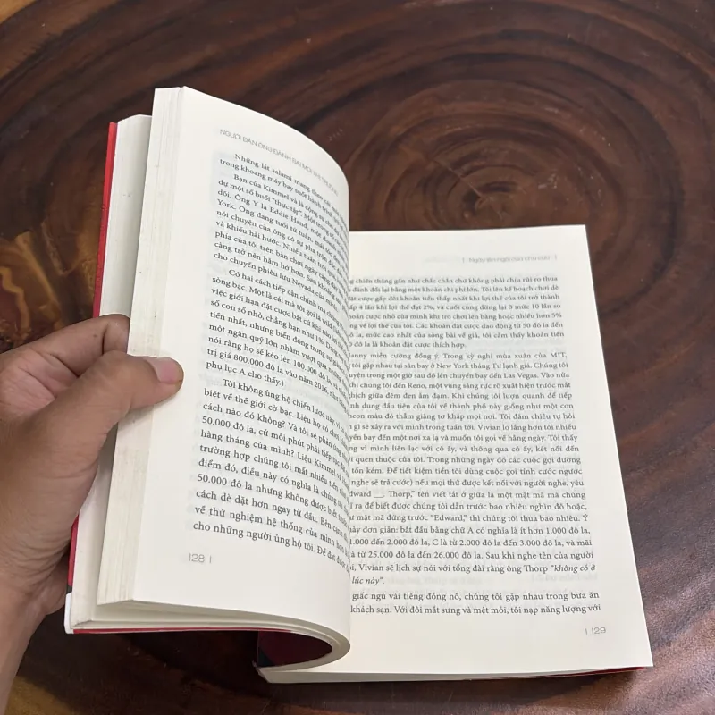II Tủ Sách Đầu Tư: Người Đàn Ông Đánh Bại Mọi Thị Trường - Edward O. Thorp - 2020 989835