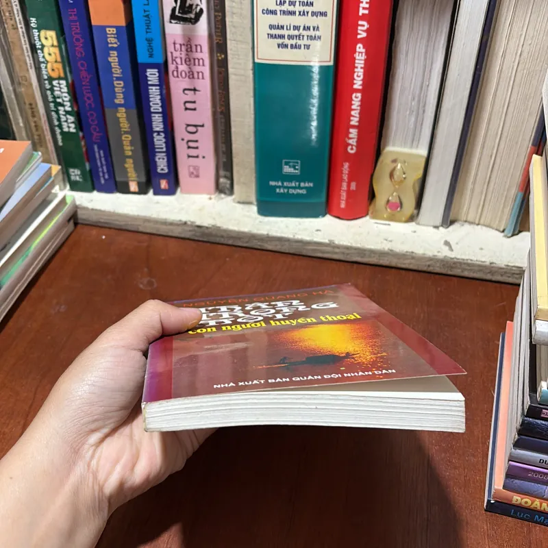 II Văn Học: Trân Trọng Một Con Người Huyền Thoại - Nguyễn Quang Hà - 2003 785616