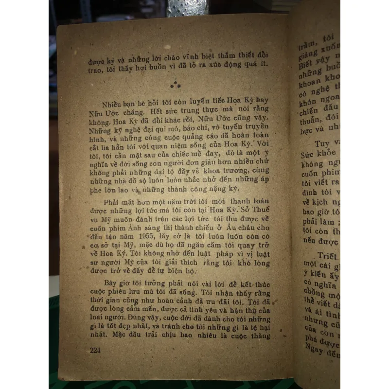 Một thời chìm nổi - Hồi ký của vua hề Sạc Lô 786045