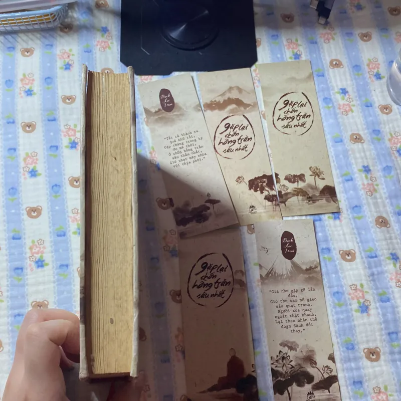 Gặp Lại Chốn Hồng Trần Sâu Nhất - Bản bìa cứng đầy đủ bookmark 992172