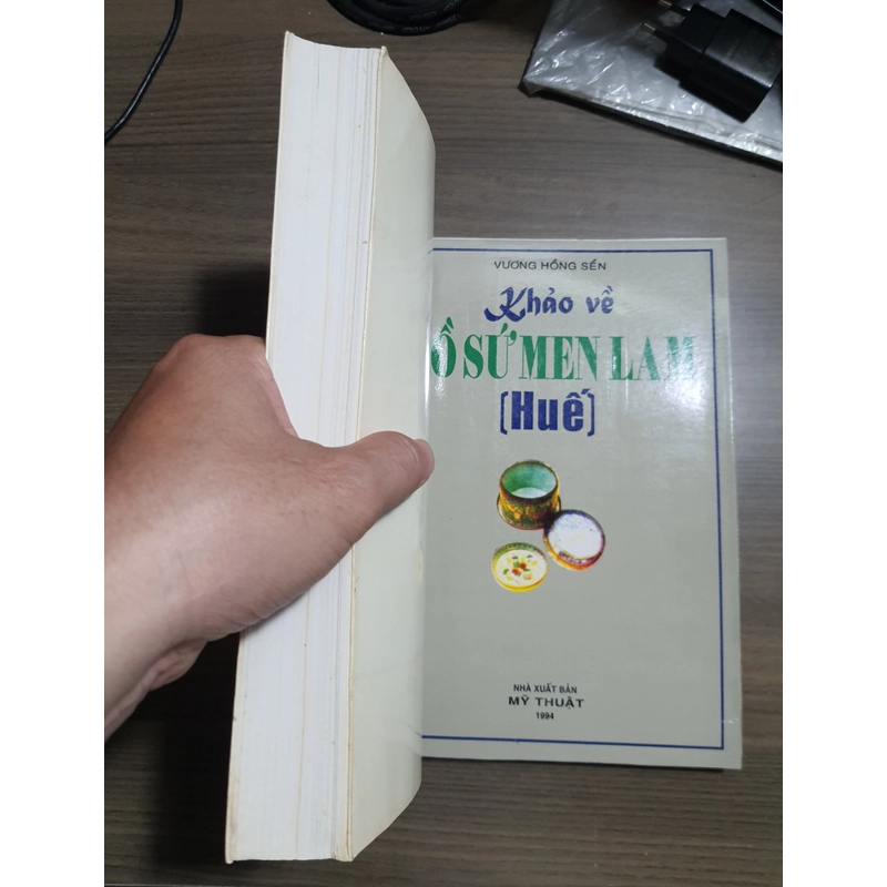 Khảo về đồ sứ cổ men lam Huế - Vương Hồng Sển 482437