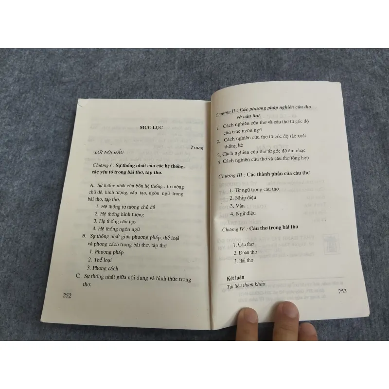 TIẾP CẬN NGHỆ THUẬT THƠ CA - BÙI CÔNG HÙNG 570616