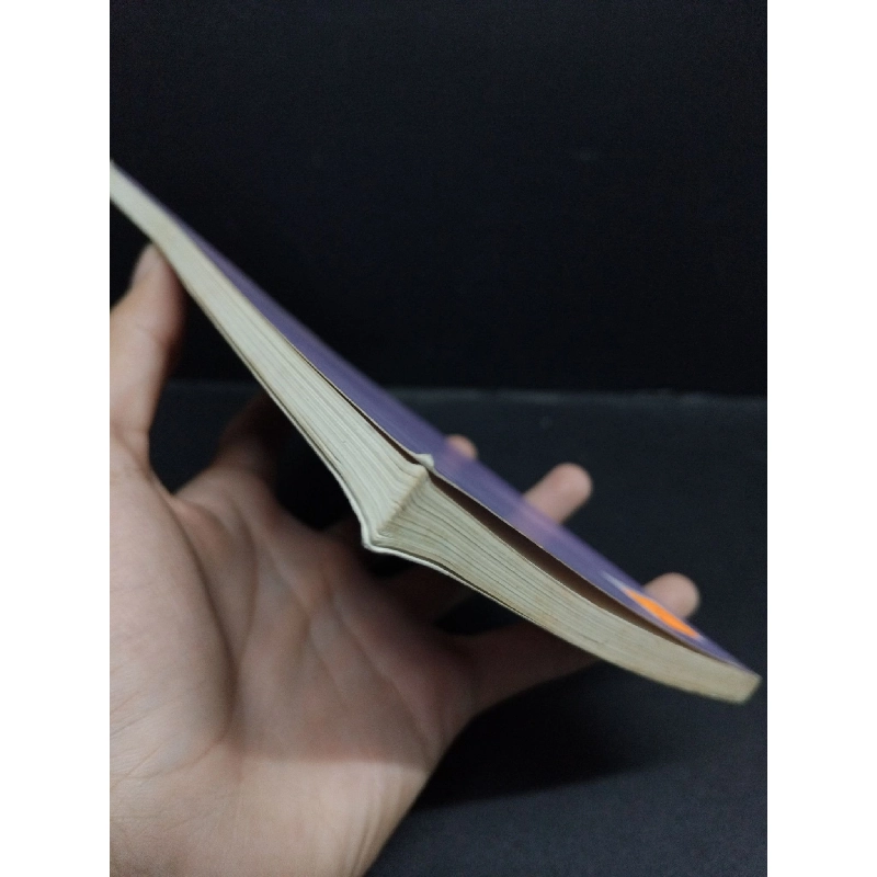 Mười Hai Tháng Và Một Ngàn Dặm mới 80% ố nhẹ có chữ ký trang đầu 2002 HCM0107 Nhiều Tác Giả VĂN HỌC 916122