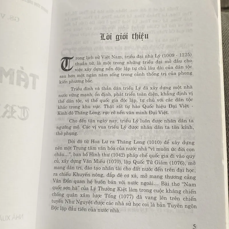 TÁM VỊ VUA TRIỀU LÝ (XB 2005) 502631