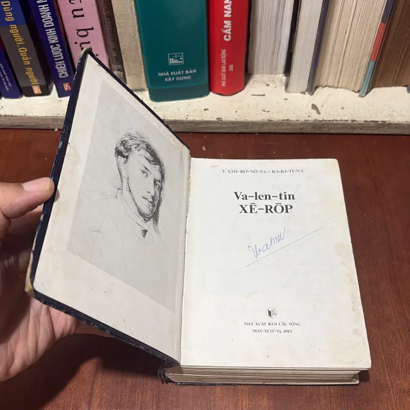 II Văn Học Nước Ngoài: Va-len-tin XÊ-RỐP _ V. XMI-RƠ-NÔ-VA RA-KI-TI-NA _ 1983 752317