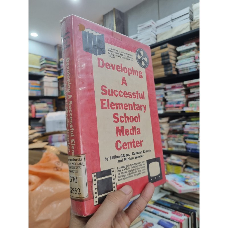 DEVELOPING A SUCCESSFUL ELEMENTARY SCHOOL MEDIA CENTER : INTRODUCING A COMPREHENSIVE THREE-PHASE PLAN FOR INCORPORATING A MEDIA CENTER INTO ANY SCHOOL 144110