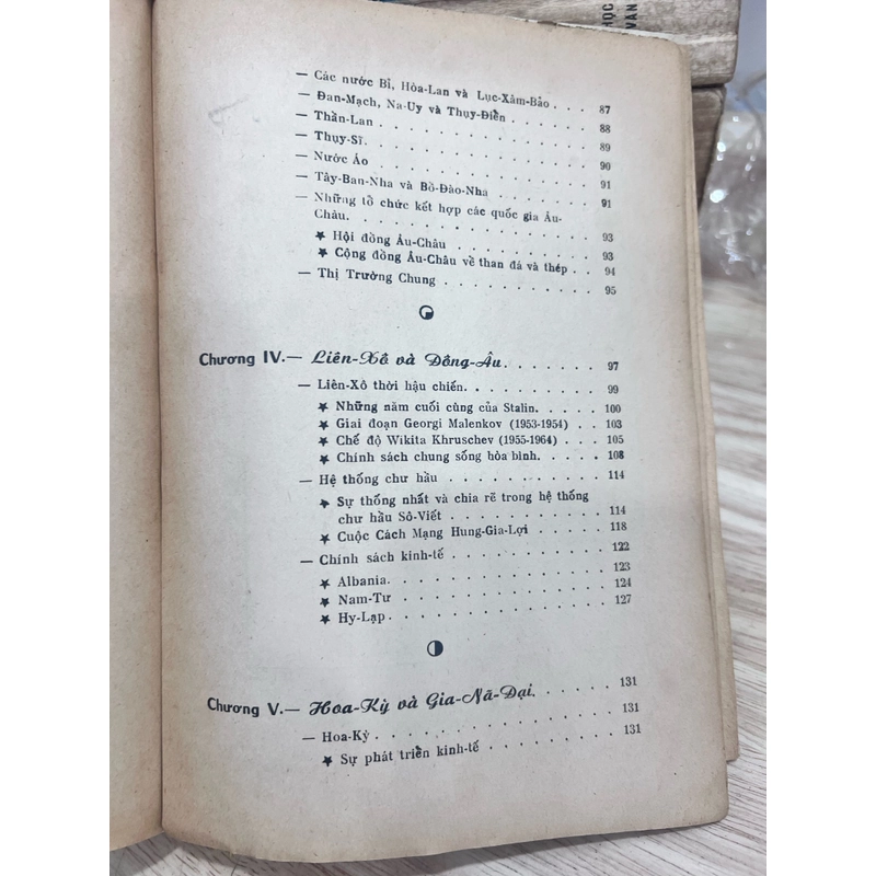 Lịch sử chính trị và bang giao quốc tế - Hoàng Ngọc Thành 366397