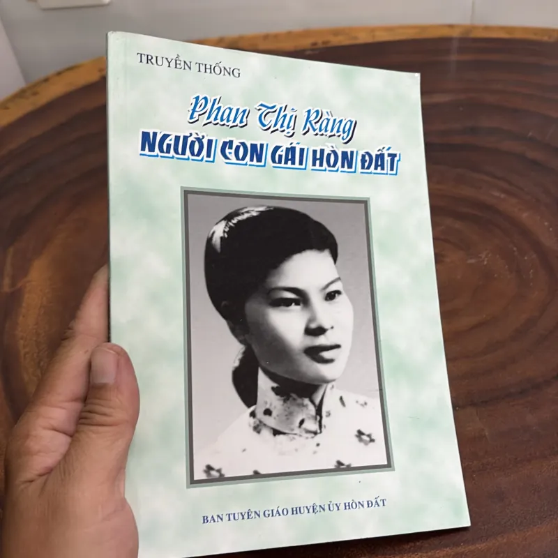 II Sách Lịch Sử: Truyền Thống Phan Thị Ràng, Người Con Gái Hòn Đất - 2012 1000935