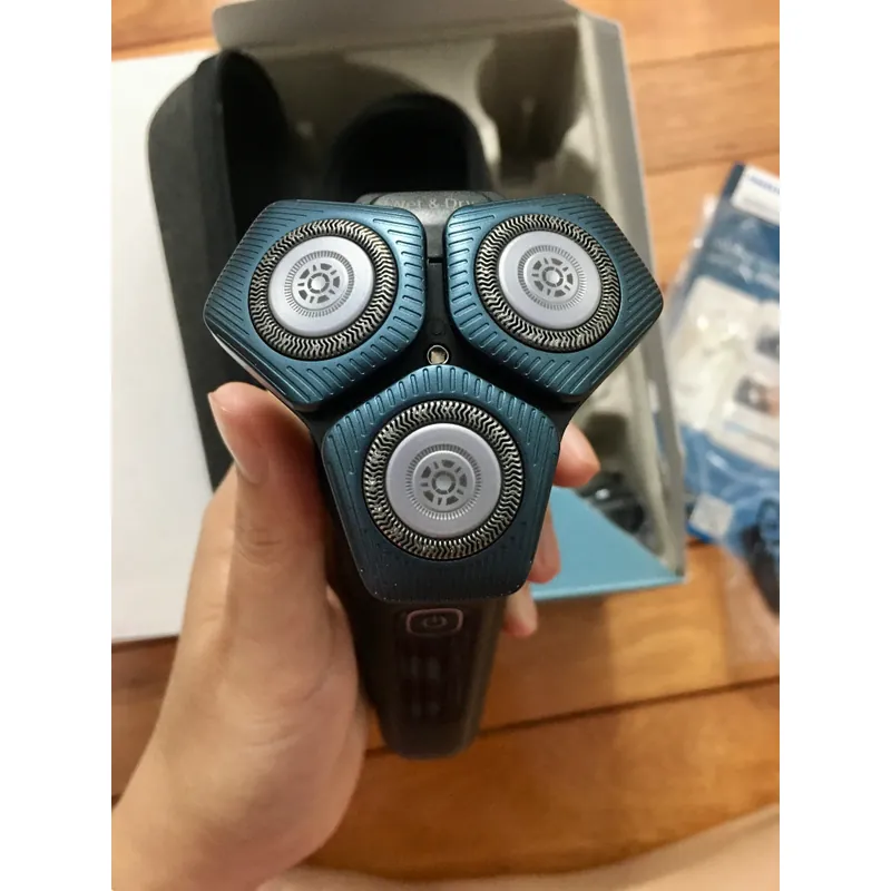 Máy cạo râu Phillips Norelco 7500 S7783/84 mới 100% 590911