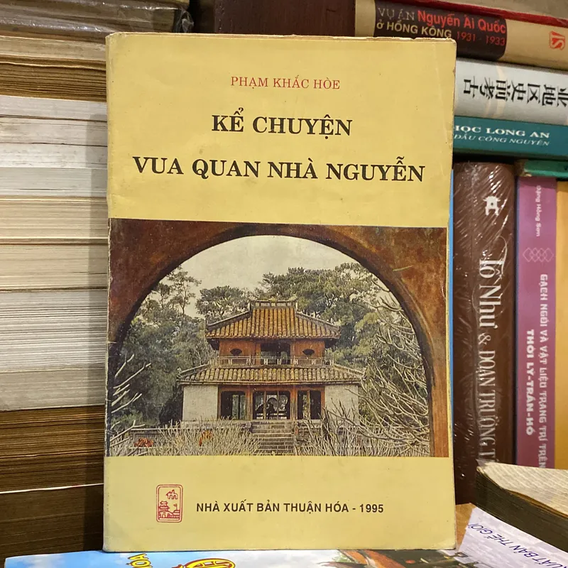 KỂ CHUYỆN VUA QUAN NHÀ NGUYỄN, PHẠM KHẮC HÒE (XB 1995) 739029
