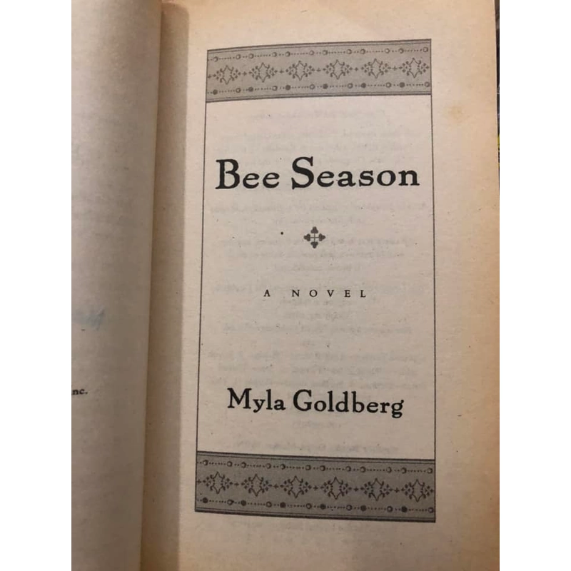 Sách ngoại văn cũ Bee Season - Myla Goldberg 305464