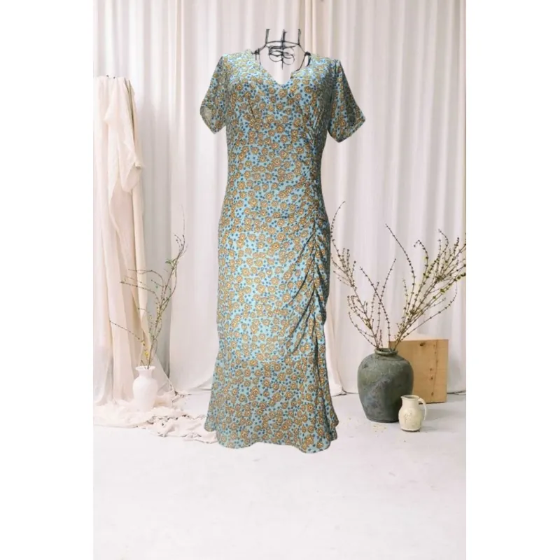 Đầm hoa nhí ôm body có dúng bên hong đã qua sử dụng 1000436