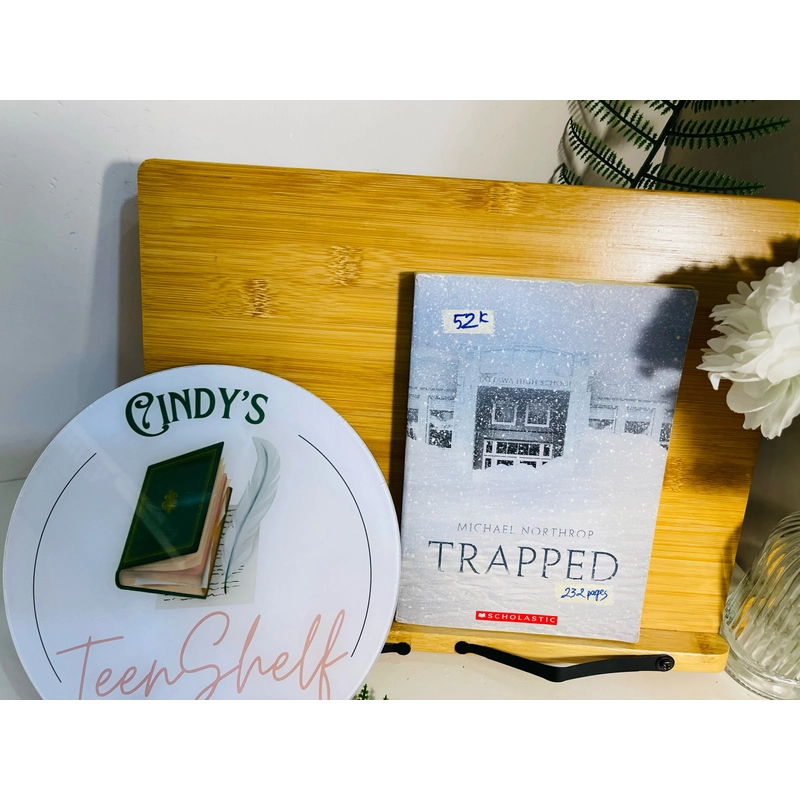 [Sách tiếng Anh 2hand] Like new 90% - Trapped - Michael Northrop 507965