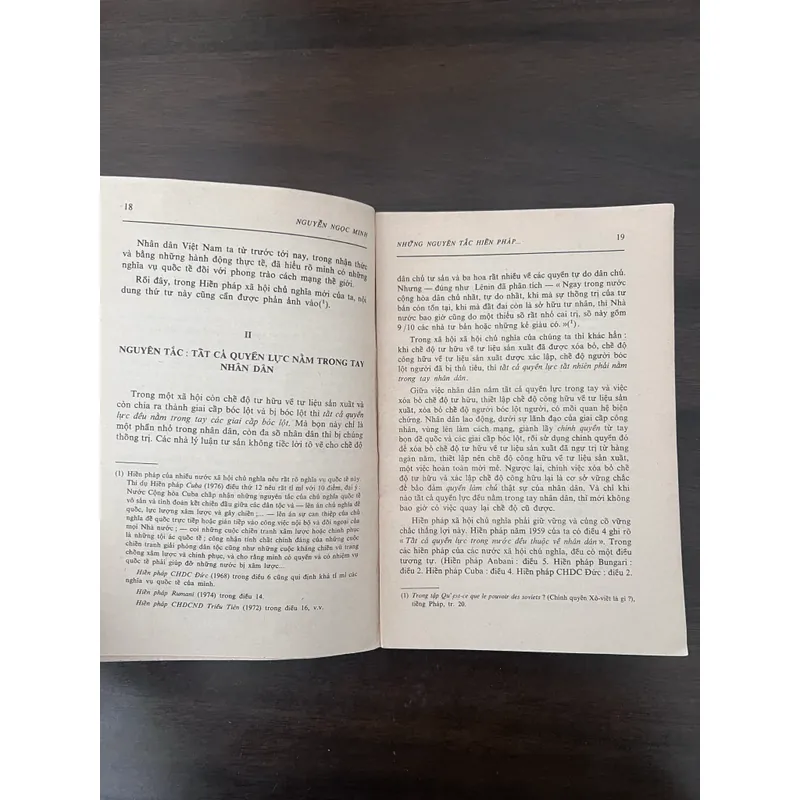 📖 Hiến pháp xã hội chủ nghĩa (Một số vấn đề lý luận cơ bản) xb 1977 597725