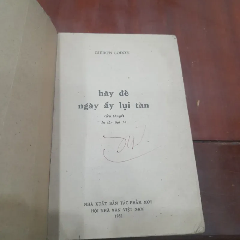 Giêrơn Gođơn - HÃY ĐỂ NGÀY ẤY LỤI TÀN 780265