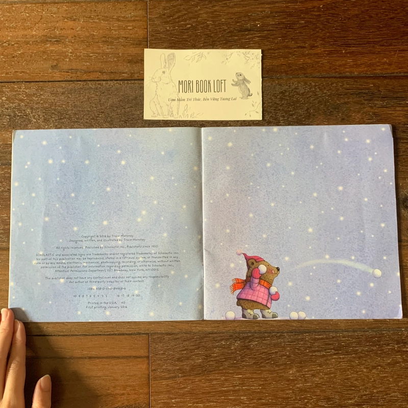Sách ngoại văn A Snowman for Little Bear, Used, còn miếng cắt dán cuối sách 498067