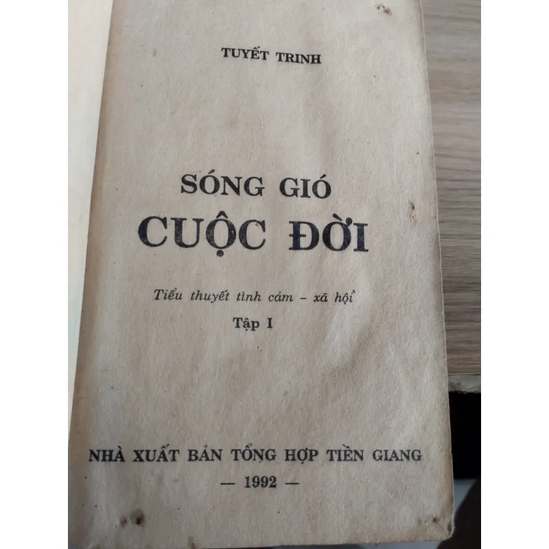 sách "Sóng gió cuộc đời" của ca sĩ Tuyết Trinh 997128
