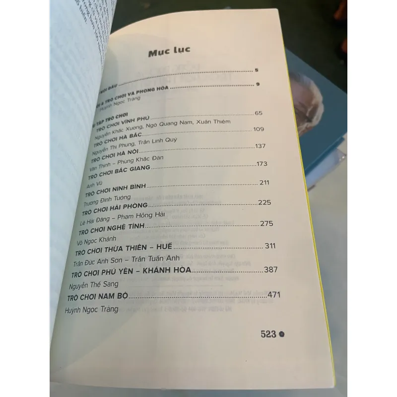 ĐỒNG DAO VÀ TRÒ CHƠI TRUYỀN THỐNG - HUỲNH NGỌC TRẢNG chủ biên  1027401