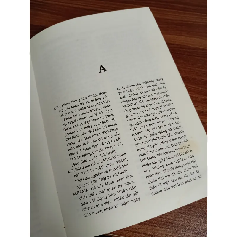 SÁCH TỪ ĐIỂN HỒ CHÍ MINH SƠ GIẢN 1002344