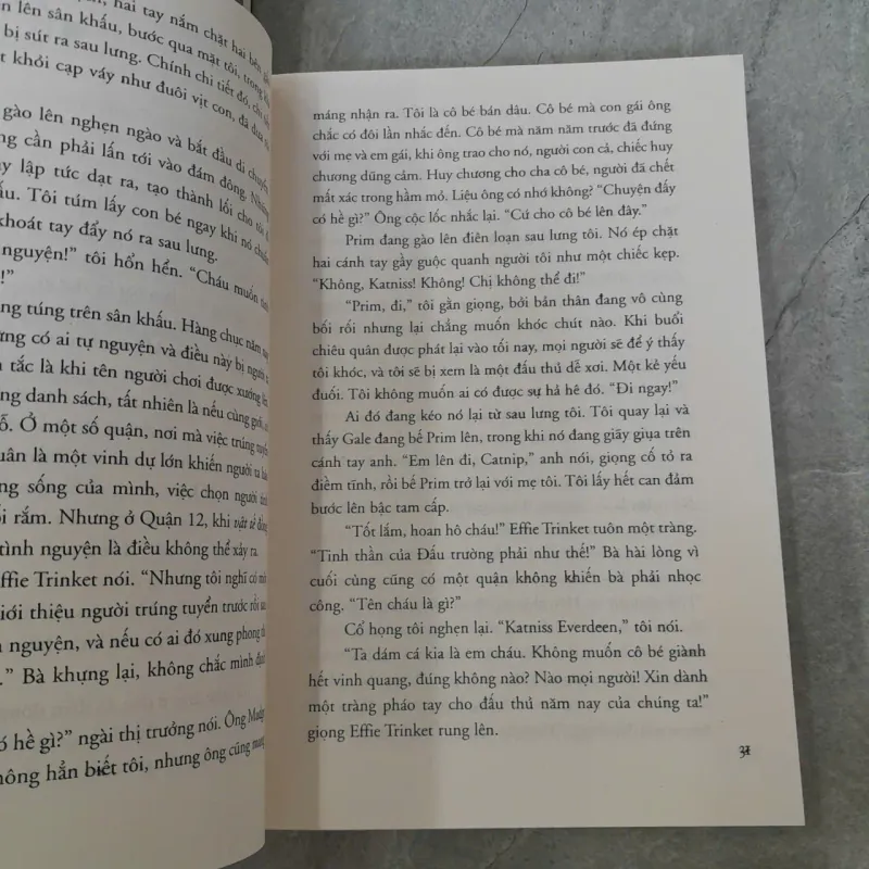 HÚNG NHẠI, BẮT LỬA, ĐẤU TRƯỜNG SINH TỬ - SUZANNE COLLINS 759667