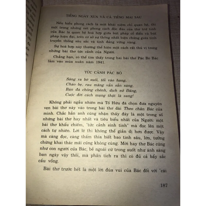 Thơ Hồ Chí Minh Và Lời Bình 971711