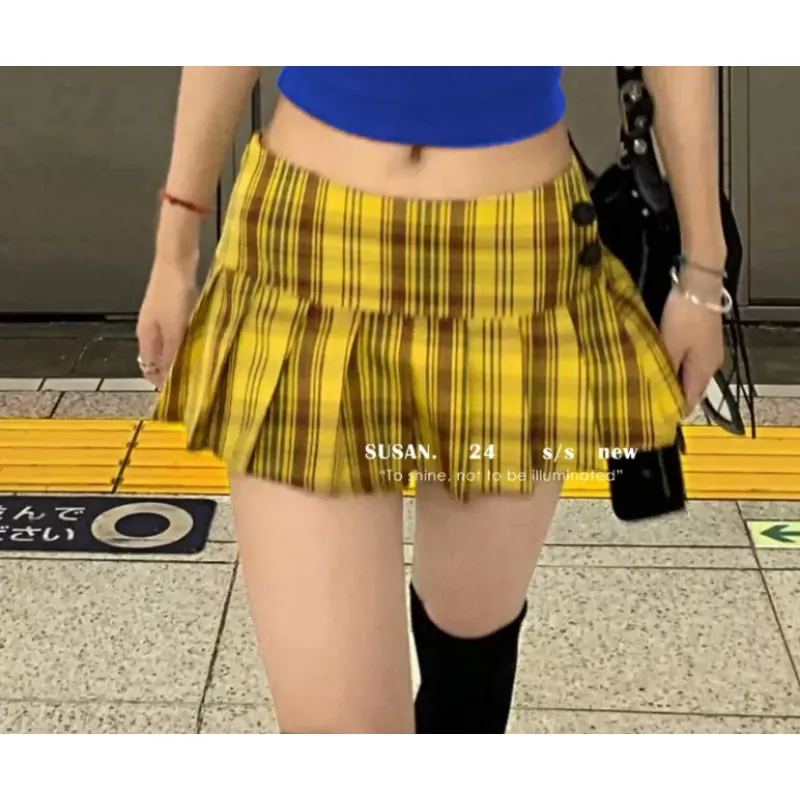 Chân váy xếp ly ngắn vàng như hình mới 99% 760037