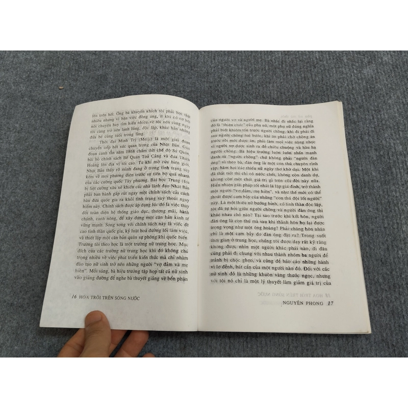 HOA TRÔI TRÊN SÓNG NƯỚC 494716