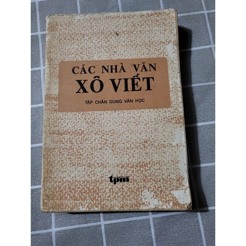 Các nhà văn Xô Viết - Thúy Toàn chủ biên 240334