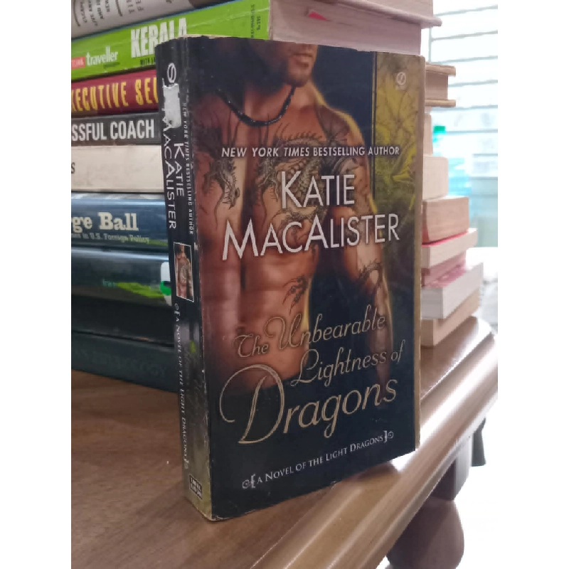 The Unbearable Lightness of Dragons - Katie Macalister 507923