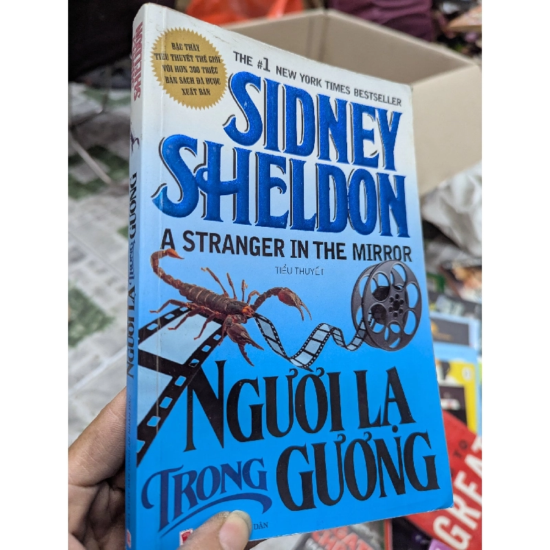 Người lạ trong gương - Sidney Sheldon 335539