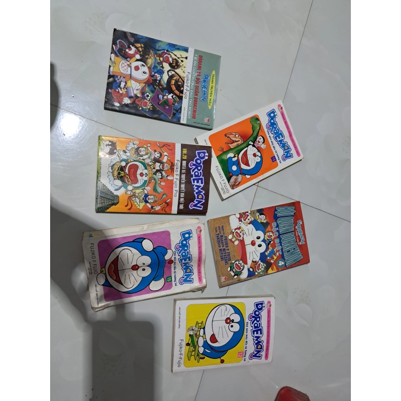 6 cuốn doraemon như trên còn ổn 495975
