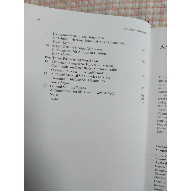 The Commanders: Australian Military Leadership in the Twentieth Century - Khổ lớn, bìa vải 788313
