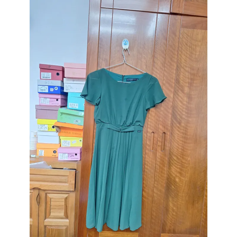 Váy công sở size S, mới trên 90% 972522