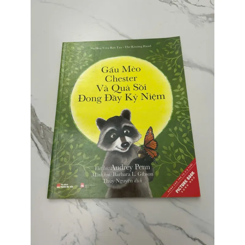 Gấu Mèo Chester Và Quả Sồi Đông Đầy Kỷ Niệm (Nu Hôn Trên Bàn Tay)- Audrey Penn 608151