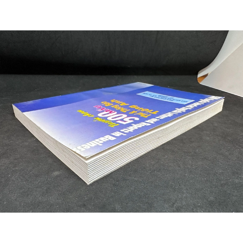 Tuyển Chọn 500 Mẫu Thư Thương Mại Và Thông Báo Tiếng Anh, Thu Thảo, Mới 80% (Ố Nhẹ, Có Highlight vài Trang), 2001 SBM0609 916677