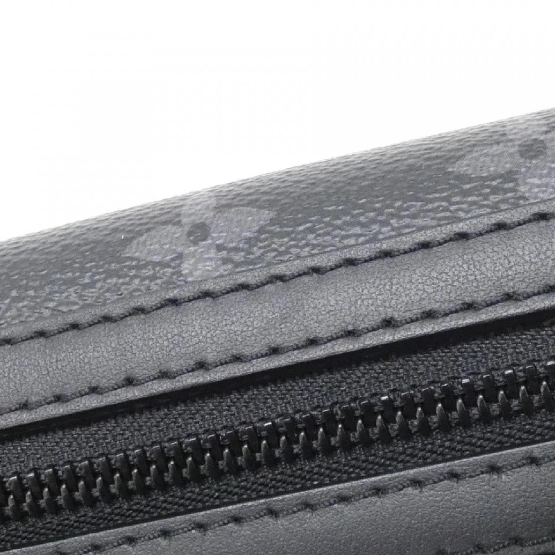 Túi đeo chéo Louis Vuitton Monogram Eclipse Voyage PM M12517 610226