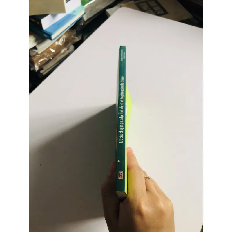 100 CÂU CHUYỆN GIÁO DỤC TÍNH CẦN CÙ VÀ LÒNG DŨNG CẢM CHO TRẺ EM  758102