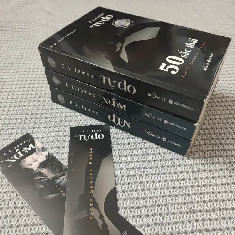 Trọn bộ 50 sắc thái - E. L. James 995336