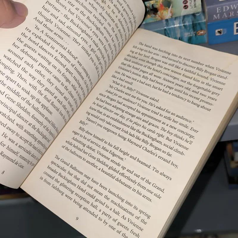 Ngoại văn cũ giá rẻ Moonlight over Mayfair 932834